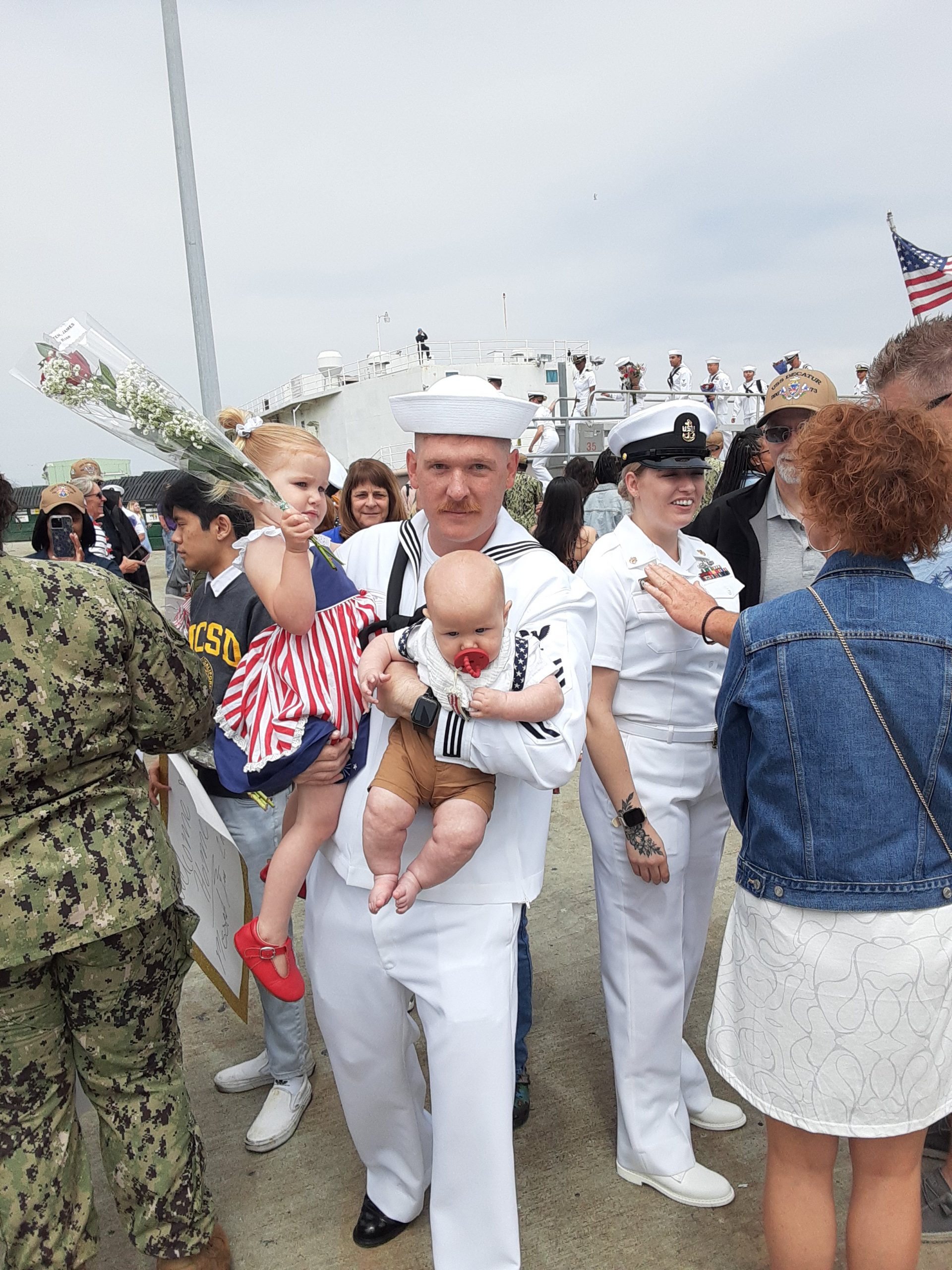Welcome Home – USS DECATUR (DDG 73) (7)