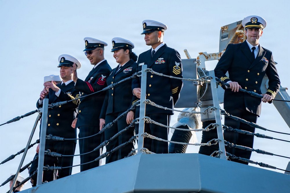 USS LENAH SUTCLIFFE HIGBEE (2)