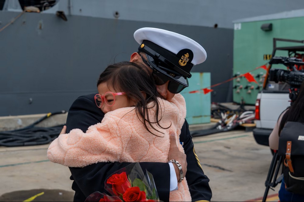 USS FITZ Ship RTHP CPO hugs
